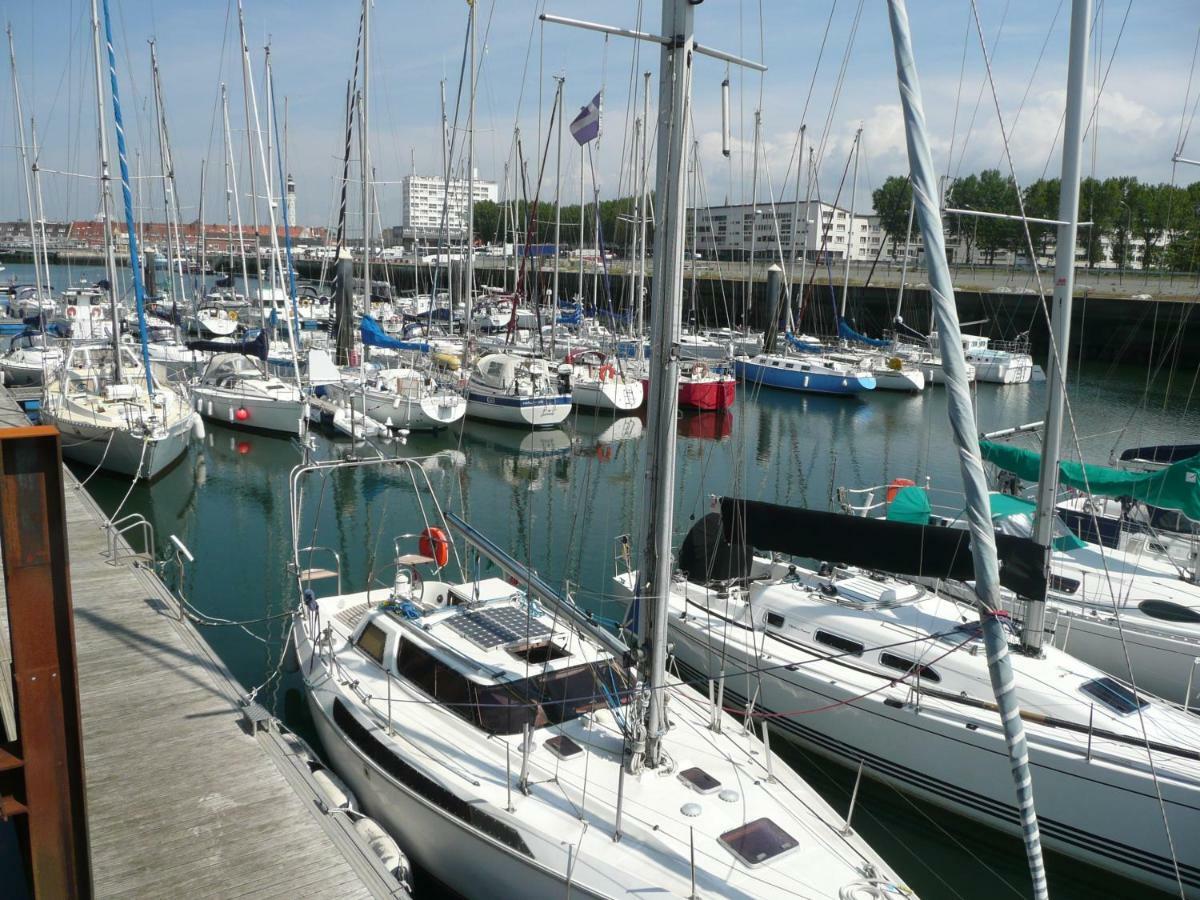 Escale marine à Calais 4 étoiles Exterior foto